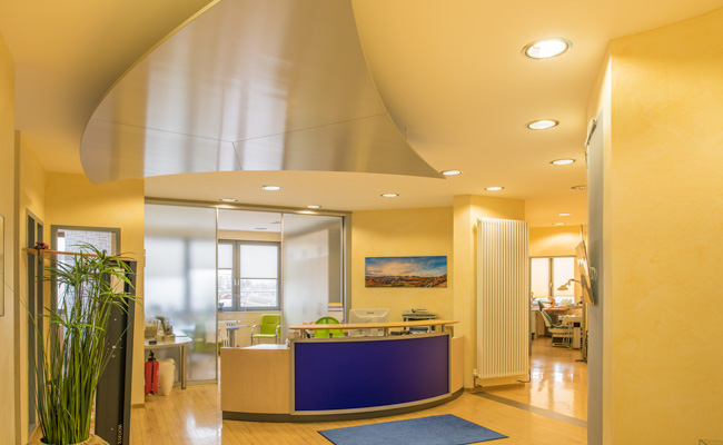 Moderne Praxisräume der Zahnarztpraxis Säger